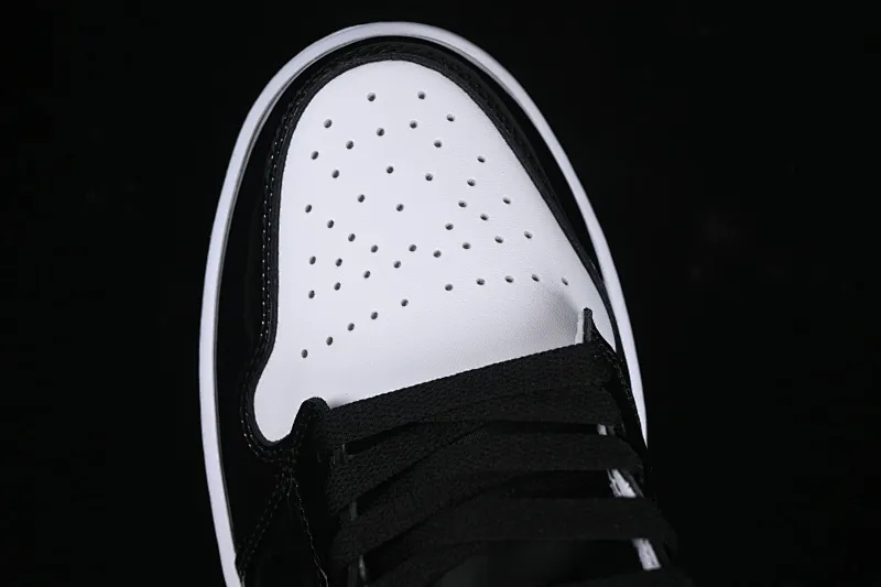 All categories Air Jordan Jordan series basketball shoes Air Jordan 1 Mid Air Jordan 1 Mid AJ1 Joe 1 white, black and silver color Zhongbang basketball shoes HV0789-010